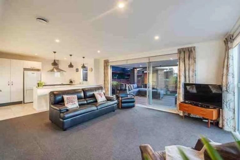 Photo of property in 63b Westgate Drive, Massey, Auckland, 0614