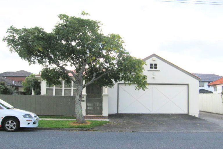 Photo of property in 2/19 Eastern Beach Road, Eastern Beach, Auckland, 2012