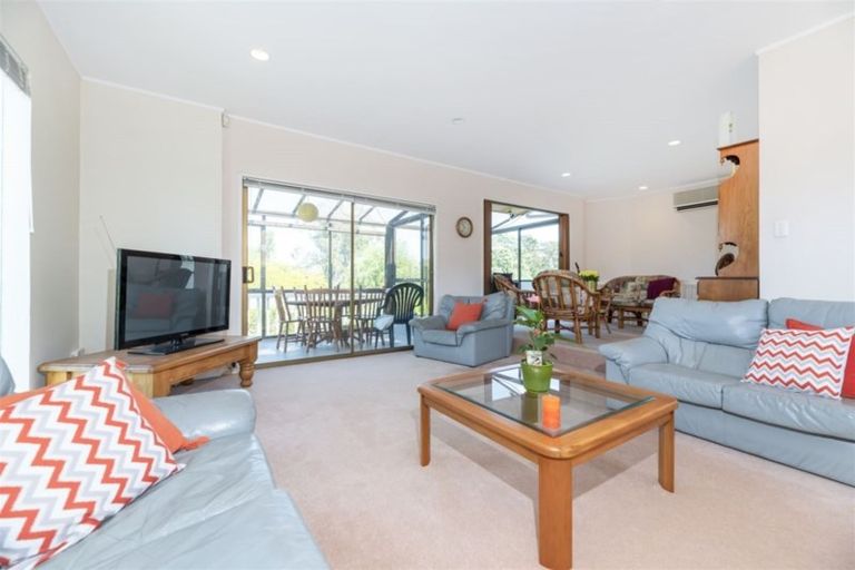 Photo of property in 9 Rosecamp Road, Beach Haven, Auckland, 0626