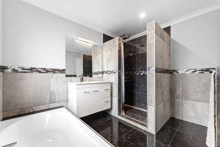 Photo of property in 23 Kahika Grove, Huapai, Kumeu, 0810