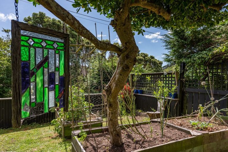 Photo of property in 22 Raroa Terrace, Tawa, Wellington, 5028