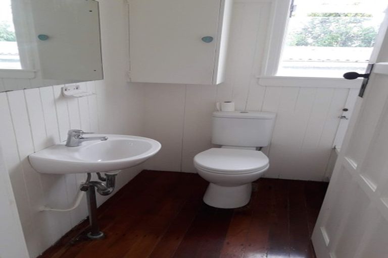 Photo of property in 2 Kerr Street, Devonport, Auckland, 0624
