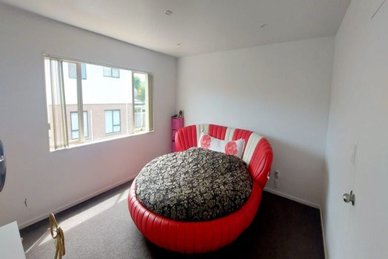 Photo of property in 1/17 Charlenne Close, Ranui, Auckland, 0612