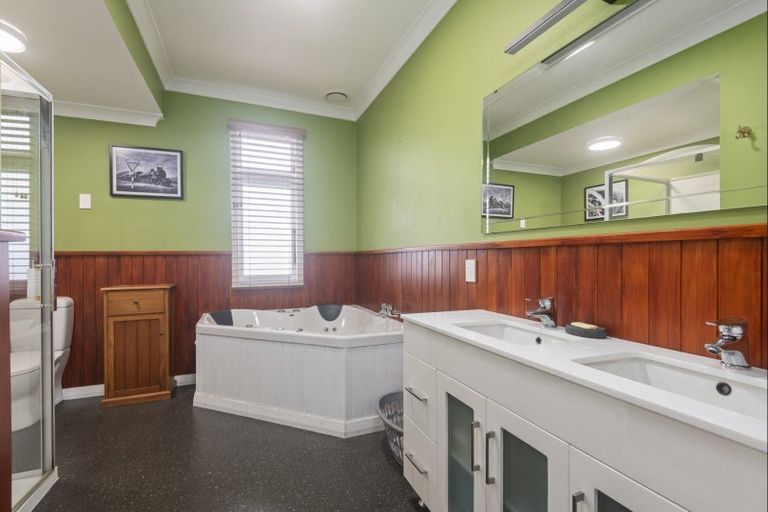 Photo of property in 22 Bowen Street, Woodville, 4920