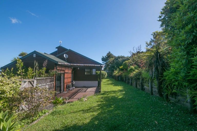 Photo of property in 3 Cairnbrae Court, Northcross, Auckland, 0632