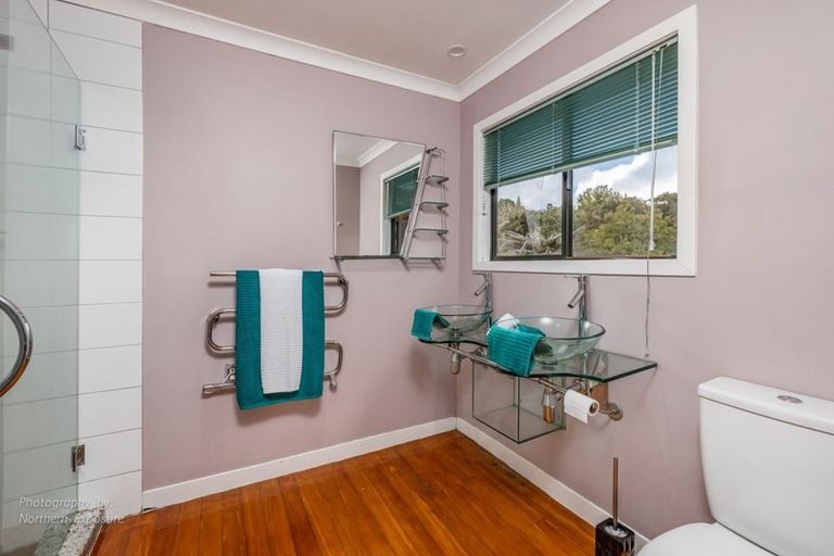 Photo of property in 99 Yorke Road, Haruru, 0204