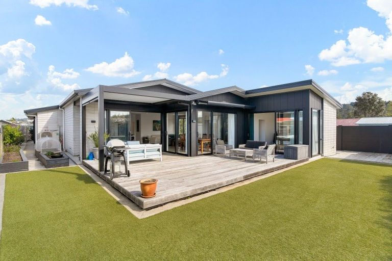 Photo of property in 121 Charleston Avenue, Whangamata, 3620