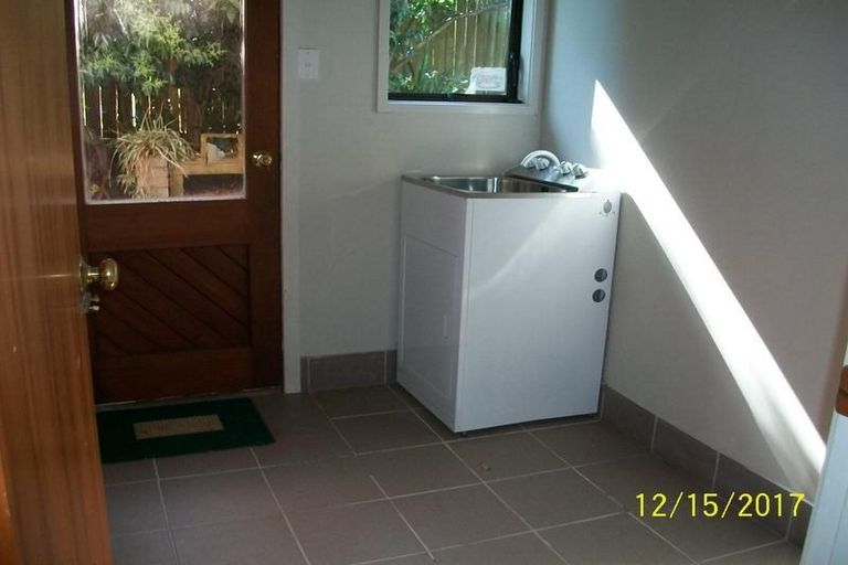 Photo of property in 10 Kayle Glen, West Harbour, Auckland, 0618