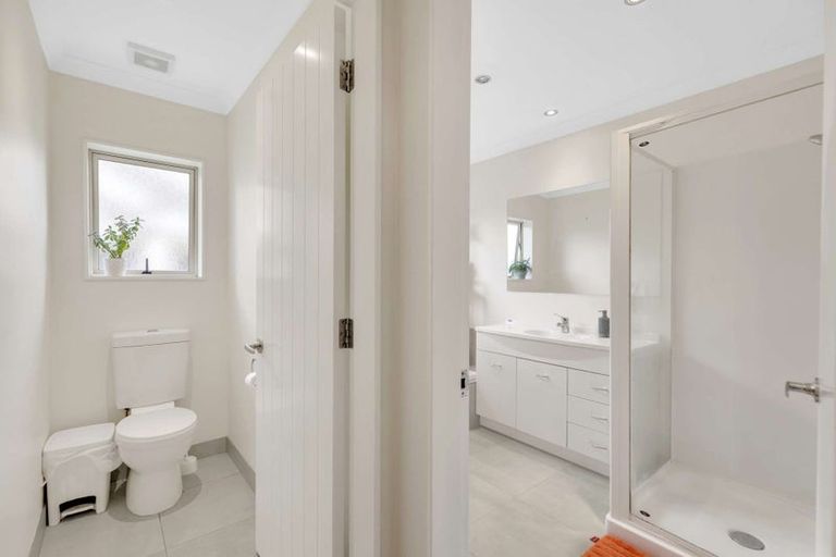 Photo of property in 12 Ruru Place, Levin, 5510