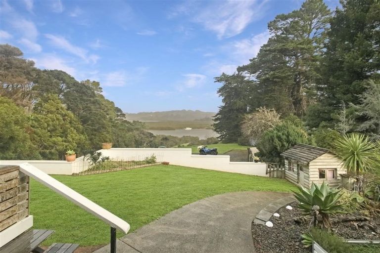 Photo of property in 14 Chenery Road, Red Beach, 0932