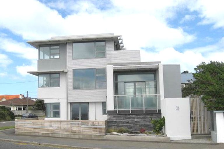 Photo of property in 31 Marine Parade, Seatoun, Wellington, 6022