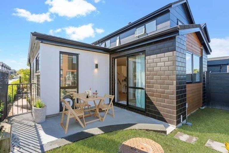 Photo of property in 8 Honowai Street, Kumeu, 0810