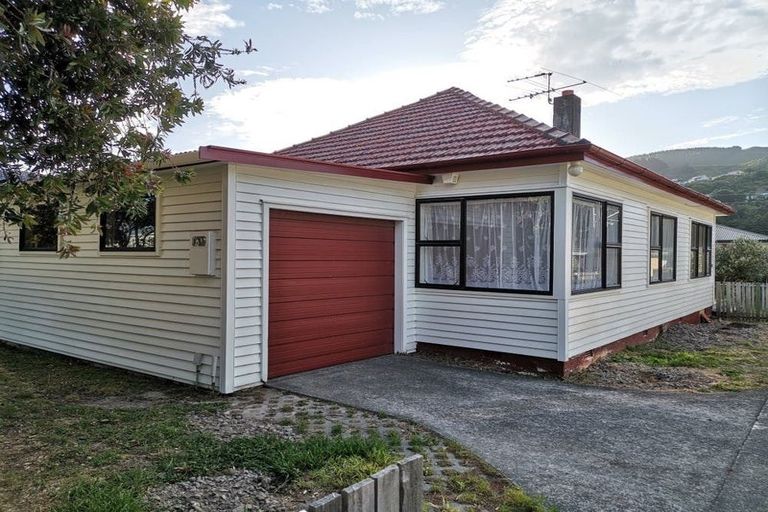 Photo of property in 9 Hinau Street, Tawa, Wellington, 5028