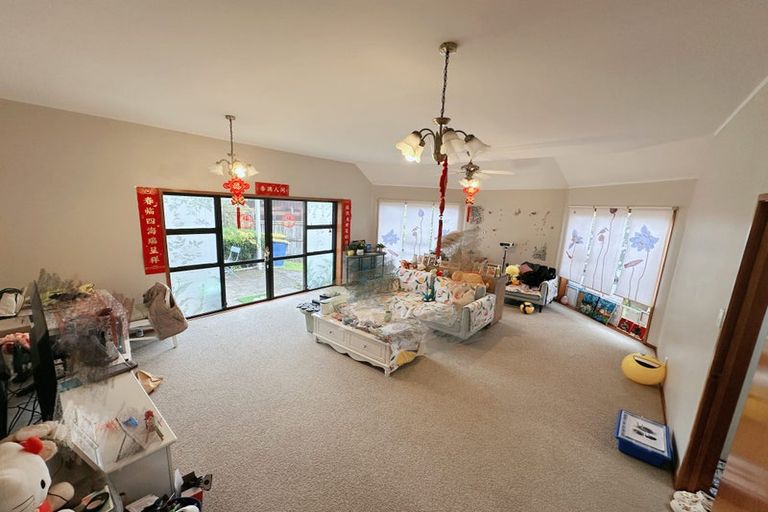 Photo of property in 2/16 Manutara Avenue, Forrest Hill, Auckland, 0620