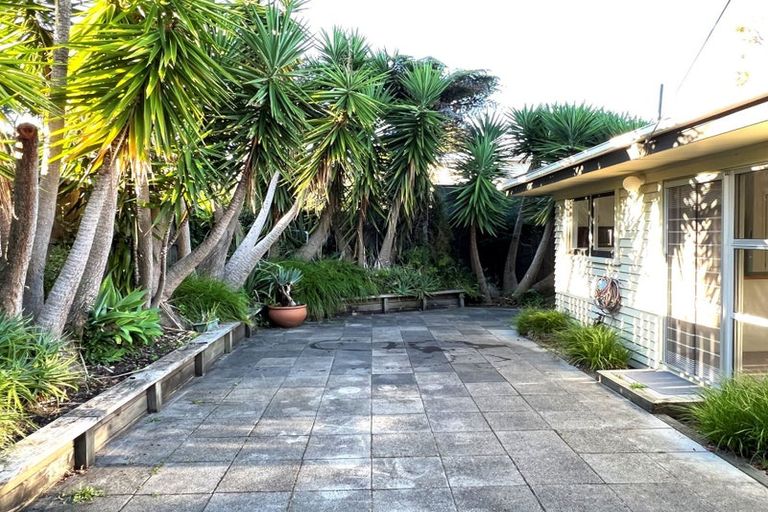 Photo of property in 2/546a Glenfield Road, Glenfield, Auckland, 0629