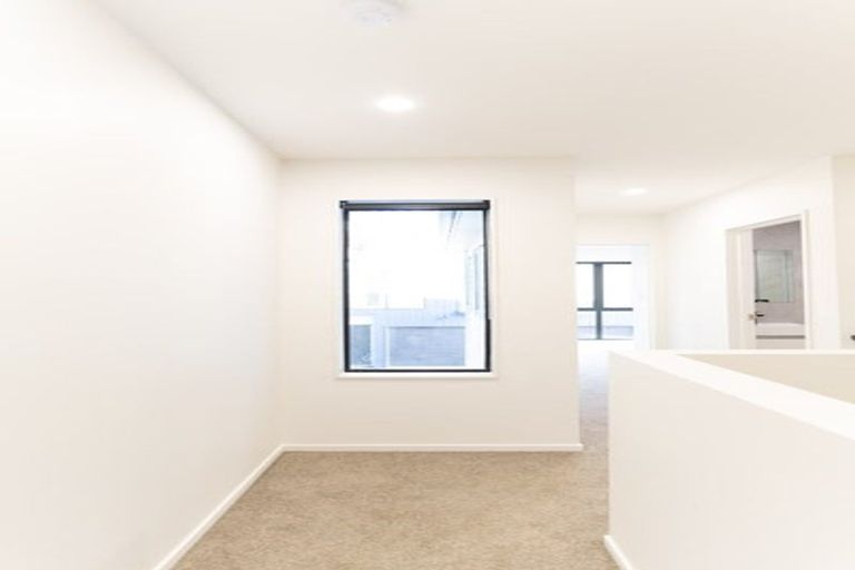 Photo of property in 16 Rangimarie Close, Opaheke, Papakura, 2113