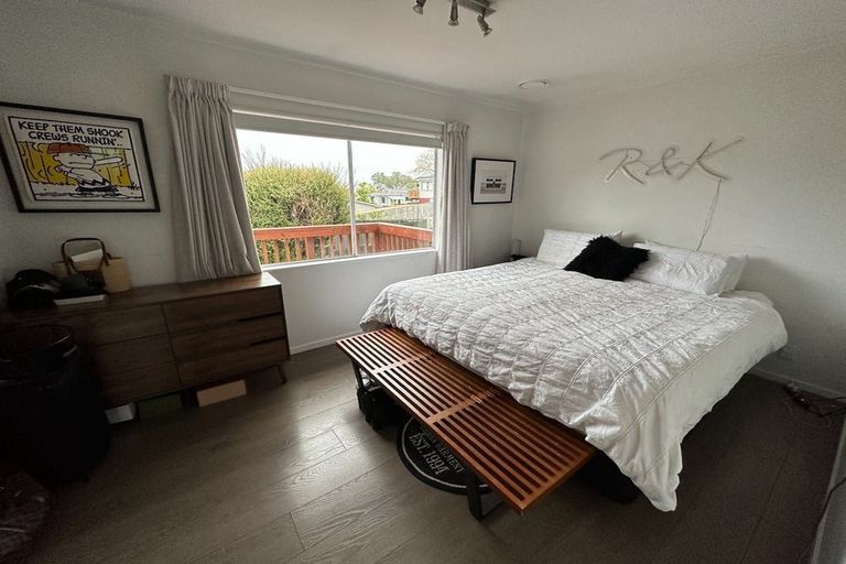 Photo of property in 3 Sispara Place, Beach Haven, Auckland, 0626