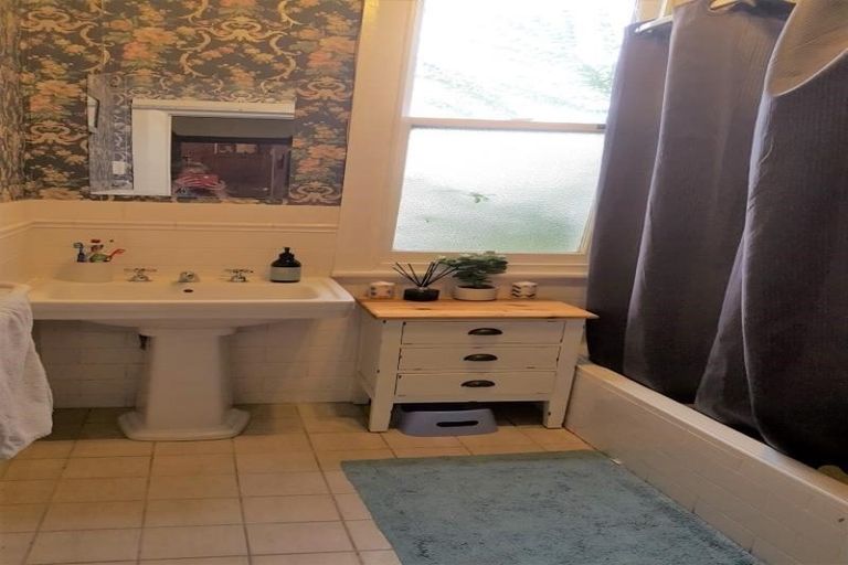 Photo of property in 2/193a Henderson Valley Road, Henderson, Auckland, 0612