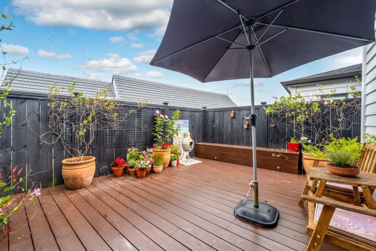 Photo of property in 5 Waihanga Way, Bucklands Beach, Auckland, 2014