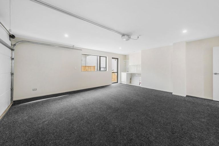 Photo of property in 28 Cirrus Way, Ranui, Auckland, 0612
