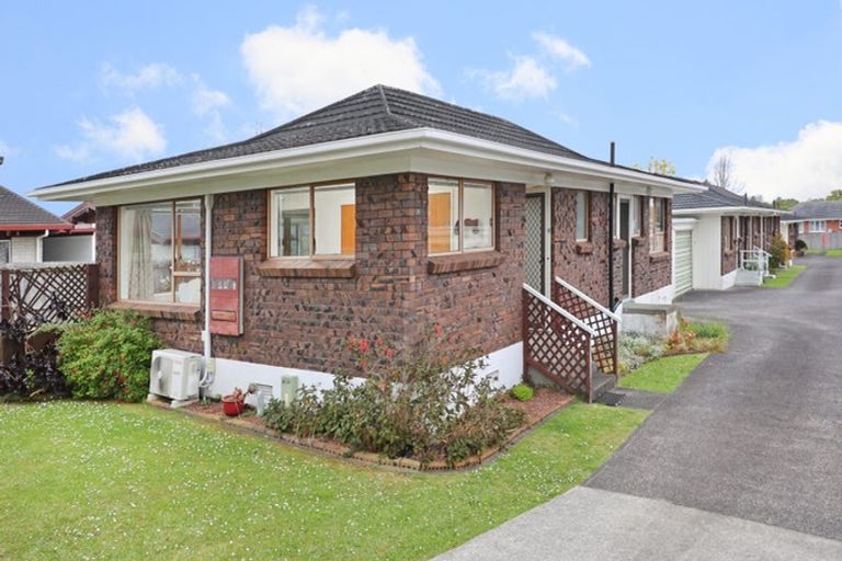 Photo of property in 1/33 Swanson Road, Henderson, Auckland, 0610