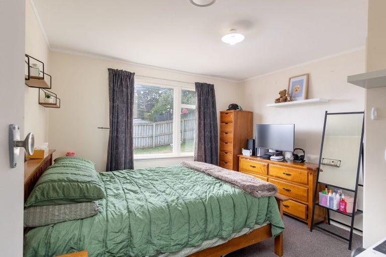 Photo of property in 11 Dorset Grove, Cannons Creek, Porirua, 5024
