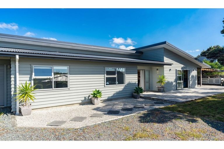 Photo of property in 11 Seabreeze Road, Mangawhai Heads, Mangawhai, 0505