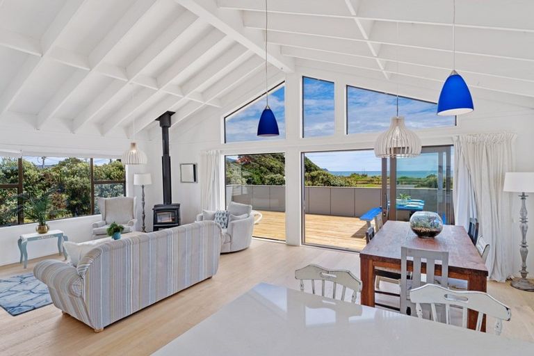 Photo of property in 106 Field Way, Waikanae Beach, Waikanae, 5036