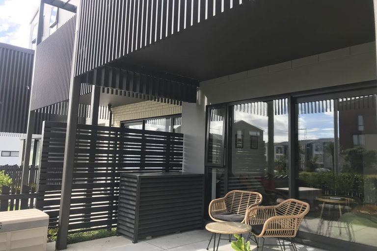 Photo of property in 10/71 Hobsonville Road, Hobsonville, Auckland, 0616