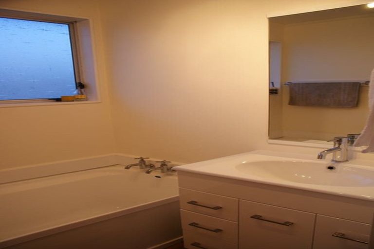 Photo of property in 10 Deveron Place, Tawa, Wellington, 5028