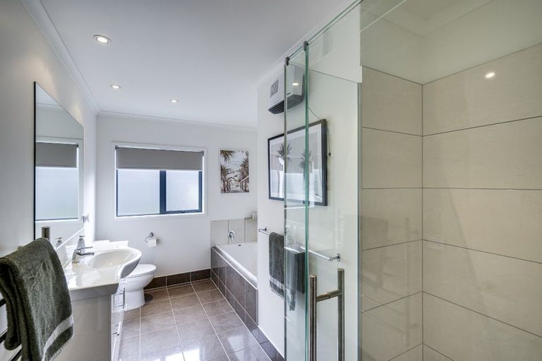 Photo of property in 11 Portland Place, Poraiti, Napier, 4112