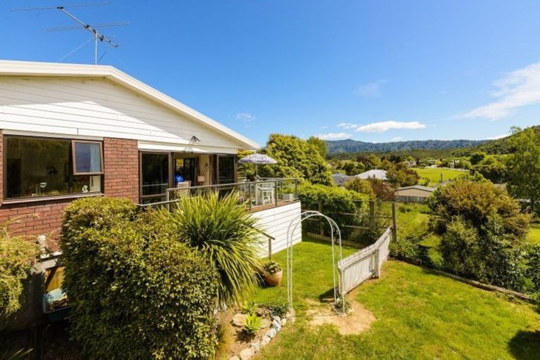 Photo of property in 243a Waikawa Road, Waikawa, Picton, 7220