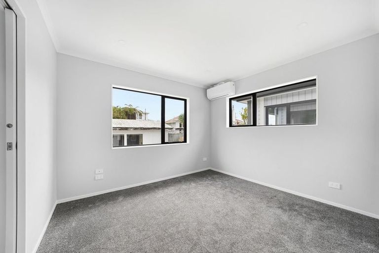 Photo of property in 9 Eastglen Road, Glen Eden, Auckland, 0602