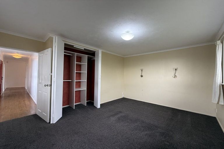 Photo of property in 39 Vera Road, Te Atatu South, Auckland, 0610