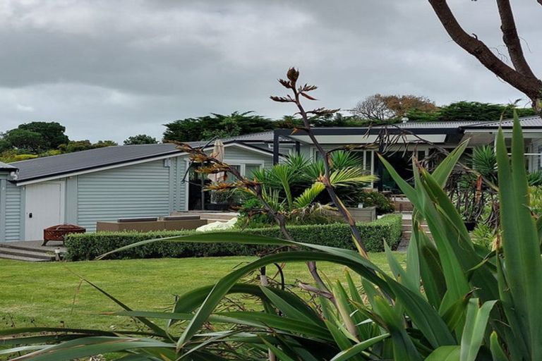 Photo of property in 27 Hona Street, Waikanae Beach, Waikanae, 5036