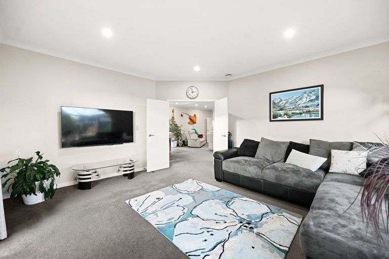 Photo of property in 22 Gibbston Close, Huntington, Hamilton, 3210