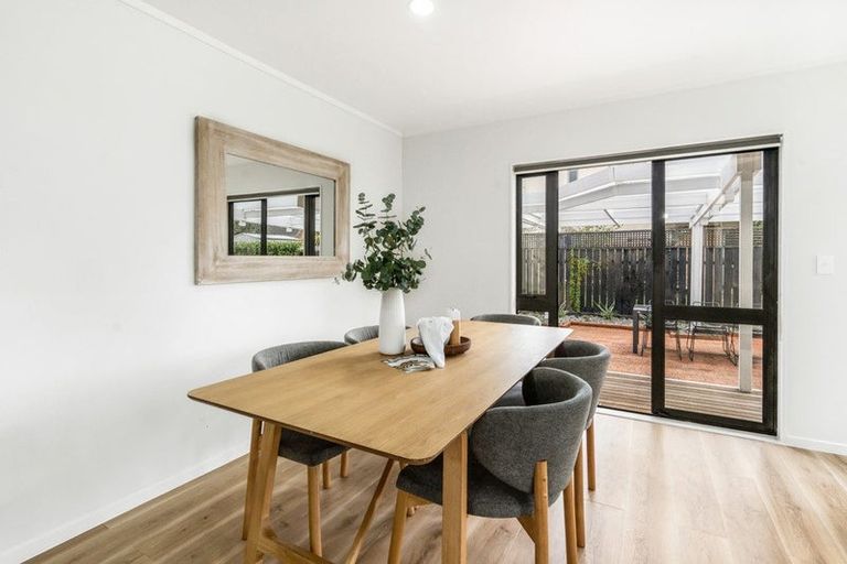 Photo of property in 3 Glucina Avenue, West Harbour, Auckland, 0618