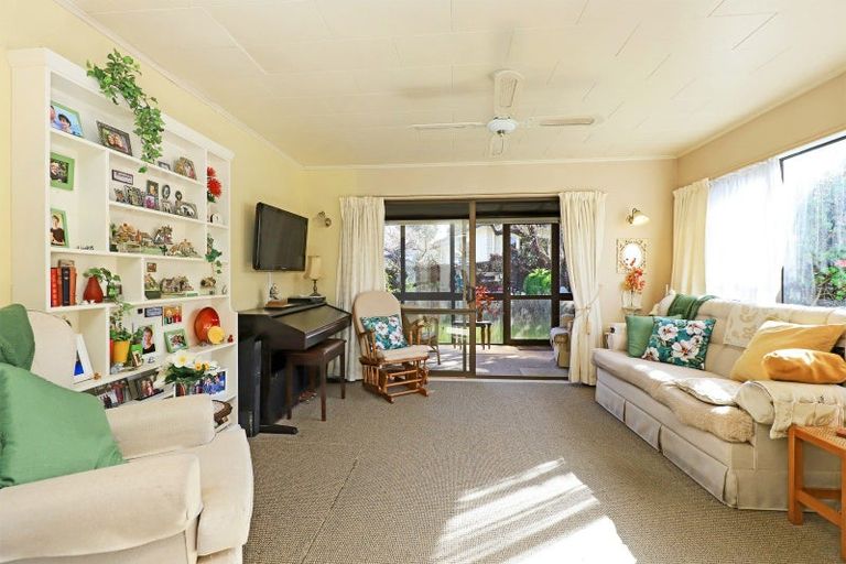 Photo of property in 1a Neeve Place, Taradale, Napier, 4112