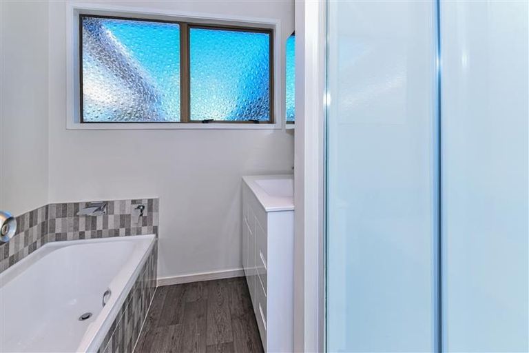 Photo of property in 125 Sykes Road, Weymouth, Auckland, 2103