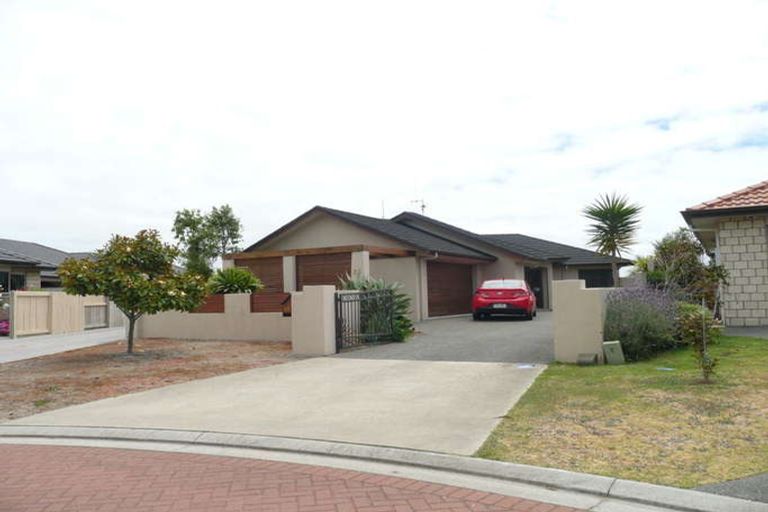 Photo of property in 35 Popata Close, Papamoa Beach, Papamoa, 3118