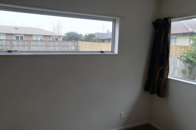 Photo of property in 2/8 Sunburst Street, Papakura, 2110