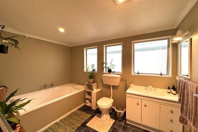 Photo of property in 86 Totara Island Road, Clifton, Balclutha, 9273