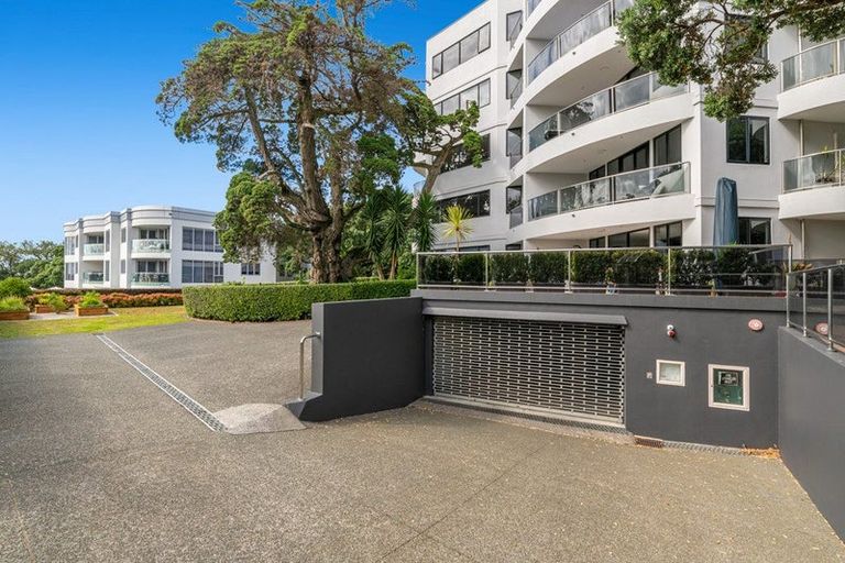 Photo of property in 1b/5 The Promenade, Takapuna, Auckland, 0622