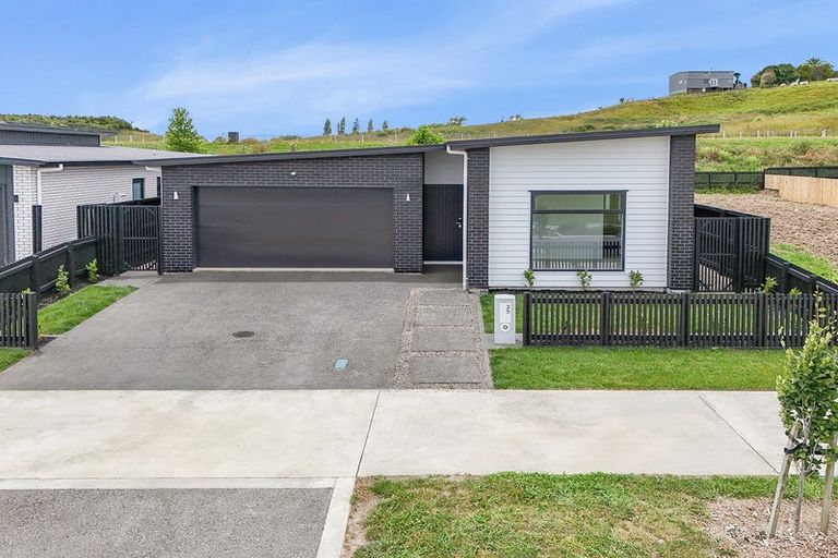 Photo of property in 35 Overton Street, Rototuna North, 3210