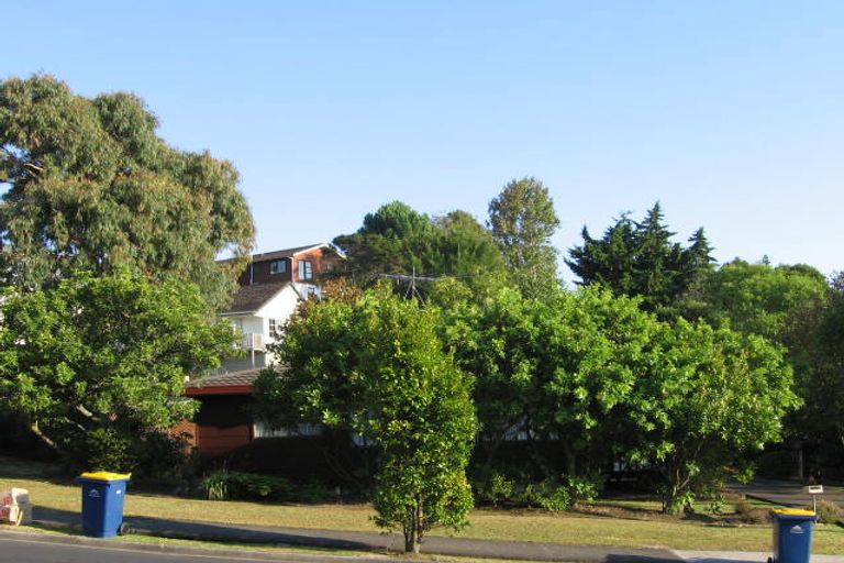 Photo of property in 1/102 Oaktree Avenue, Browns Bay, Auckland, 0630