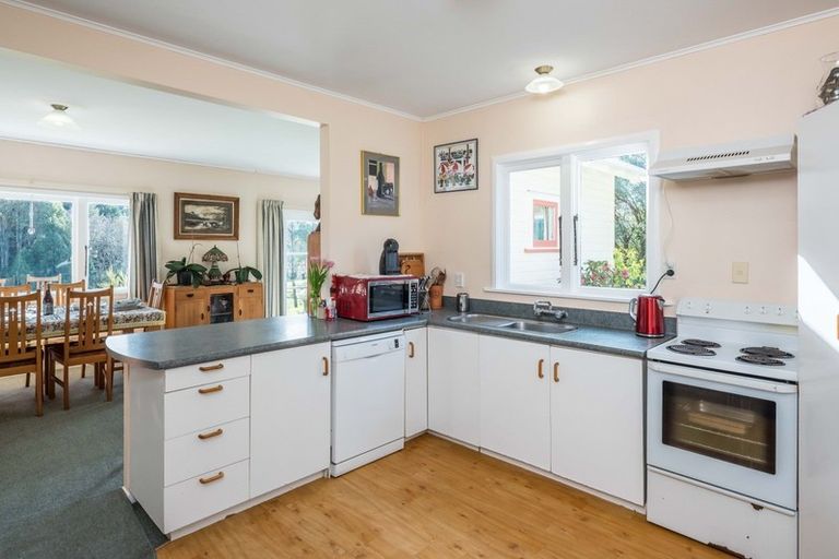 Photo of property in 25 Derham Road, Te Horo, Otaki, 5581