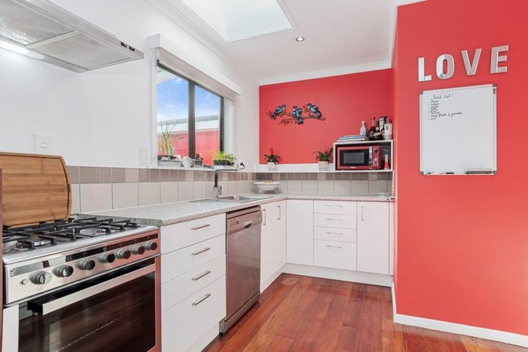 Photo of property in 35 Ngatai Road, Otumoetai, Tauranga, 3110