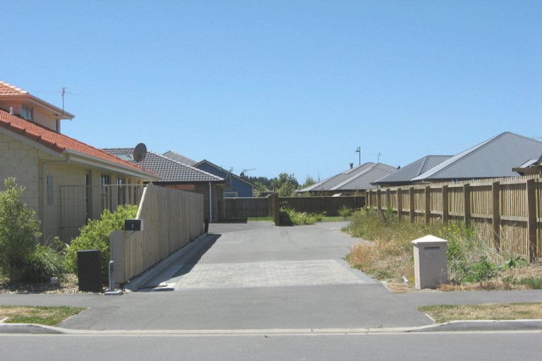 Photo of property in 11 Pohutukawa Crescent, Parklands, Christchurch, 8083