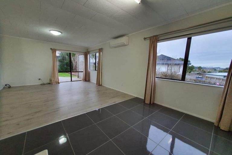 Photo of property in 41 Caribbean Drive, Unsworth Heights, Auckland, 0632