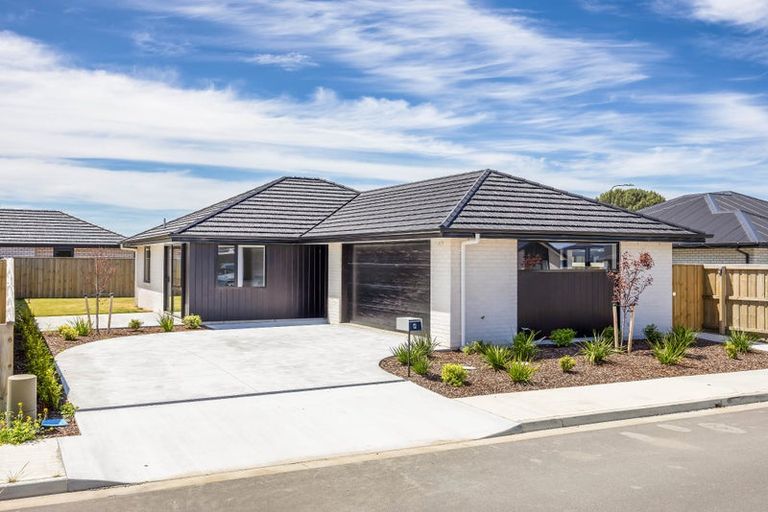 Photo of property in 8 Ellmers Street, Woodend, 7610